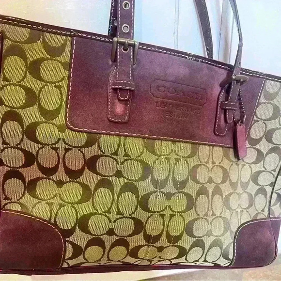 Coach Signature Jacquard Shoulder Tote Bag Magenta Brown/Purple. Gently loved. - Picture 3 of 7